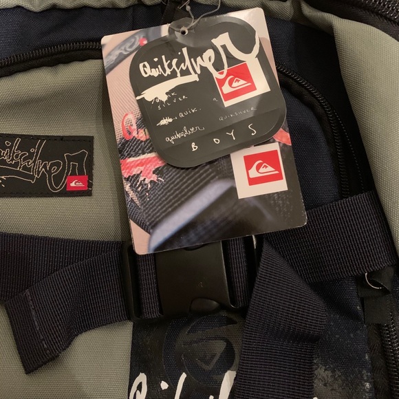 **NEW** Boys’ Quiksilver Backpack - Picture 2 of 7